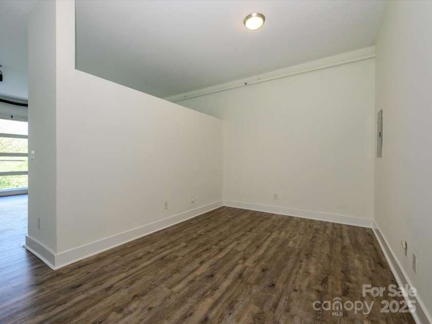 1611 Central Avenue, Charlotte, NC 28205.  MLS# CAR4250318, YatesRealty ID 22074. 