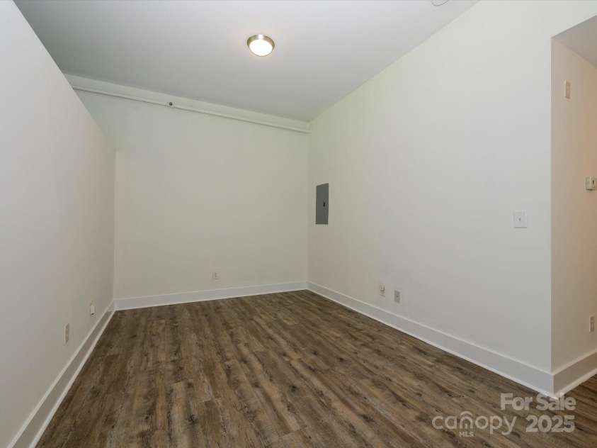 1611 Central Avenue, Charlotte, NC 28205.  MLS# CAR4250318, YatesRealty ID 22074. 