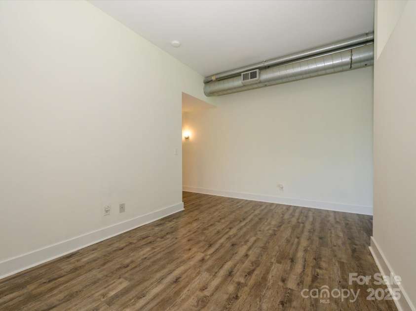 1611 Central Avenue, Charlotte, NC 28205.  MLS# CAR4250318, YatesRealty ID 22074. 