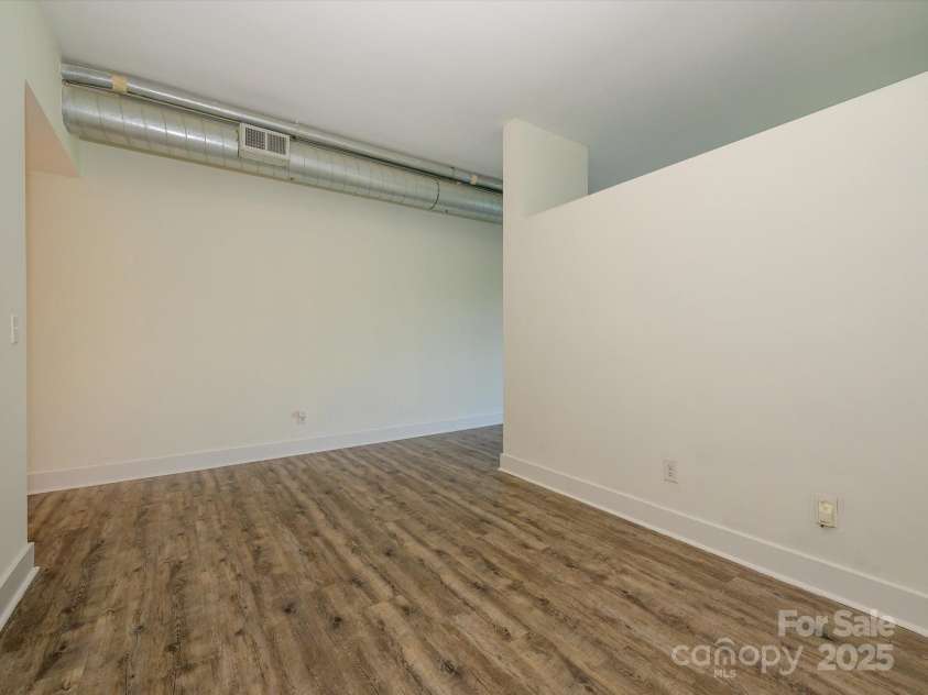 1611 Central Avenue, Charlotte, NC 28205.  MLS# CAR4250318, YatesRealty ID 22074. 