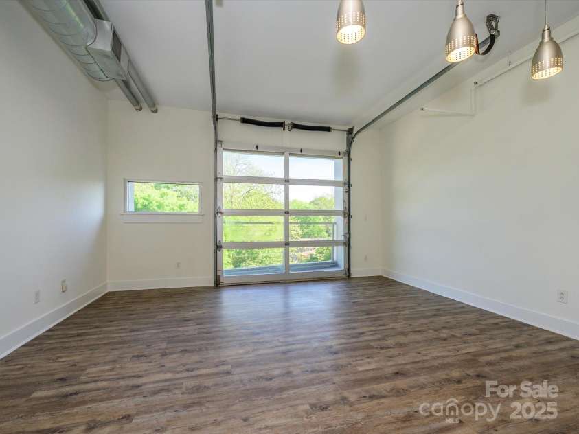 1611 Central Avenue, Charlotte, NC 28205.  MLS# CAR4250318, YatesRealty ID 22074. 