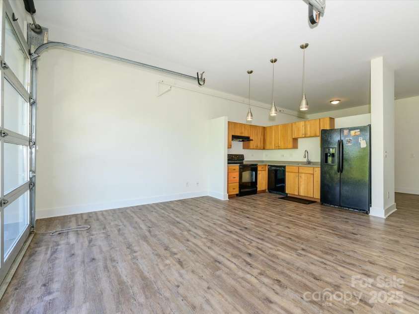 1611 Central Avenue, Charlotte, NC 28205.  MLS# CAR4250318, YatesRealty ID 22074. 