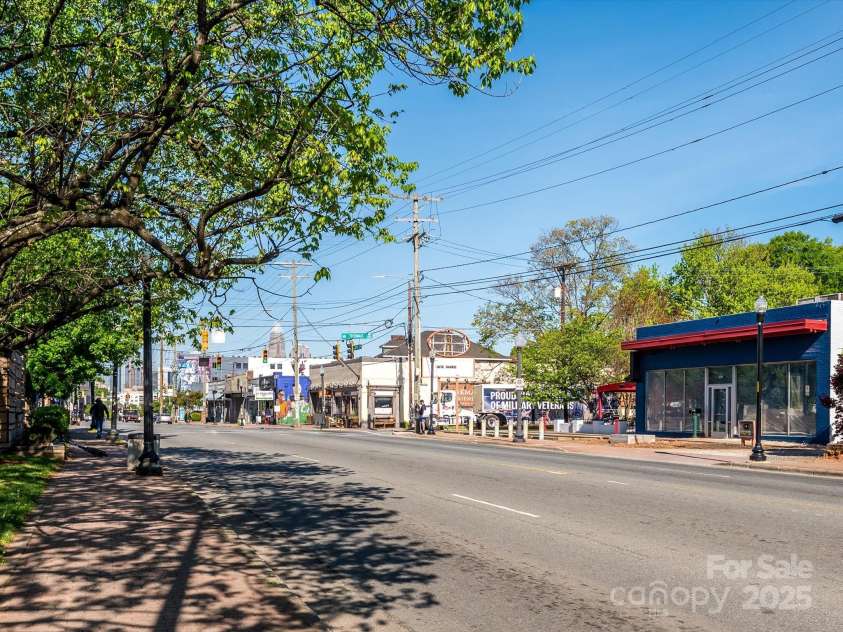 1611 Central Avenue, Charlotte, NC 28205.  MLS# CAR4250318, YatesRealty ID 22074. Centrally located in Plaza Midwood