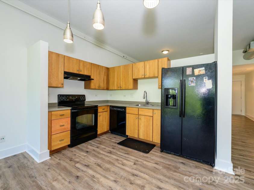 1611 Central Avenue, Charlotte, NC 28205.  MLS# CAR4250318, YatesRealty ID 22074. Kitchen