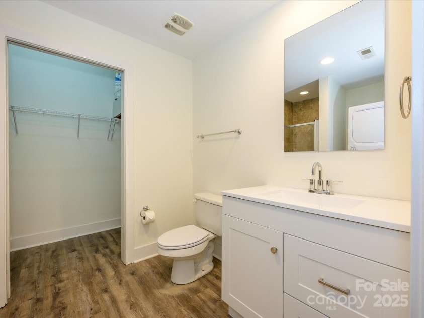 1611 Central Avenue, Charlotte, NC 28205.  MLS# CAR4250318, YatesRealty ID 22074. New Vanity and Mirror