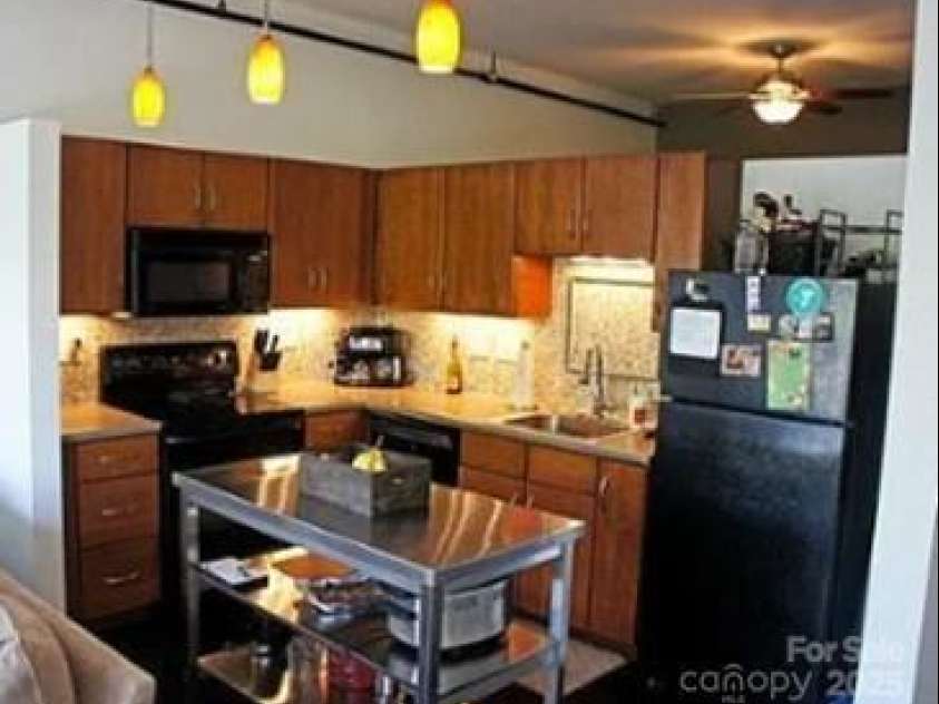 1611 Central Avenue, Charlotte, NC 28205.  MLS# CAR4287732, YatesRealty ID 22074. 