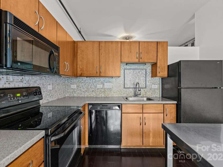 1611 Central Avenue, Charlotte, NC 28205.  MLS# CAR4287732, YatesRealty ID 22074. 