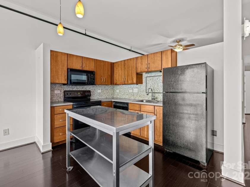 1611 Central Avenue, Charlotte, NC 28205.  MLS# CAR4287732, YatesRealty ID 22074. 