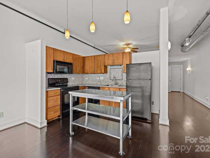 1611 Central Avenue, Charlotte, NC 28205.  MLS# CAR4287732, YatesRealty ID 22074. 