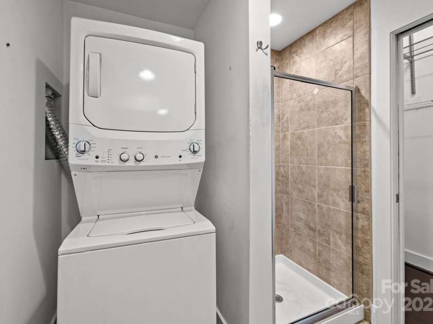 1611 Central Avenue, Charlotte, NC 28205.  MLS# CAR4287732, YatesRealty ID 22074. 