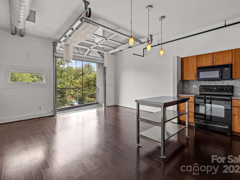 1611 Central Avenue, Charlotte, NC 28205.  MLS# CAR4287732, YatesRealty ID 22074. 