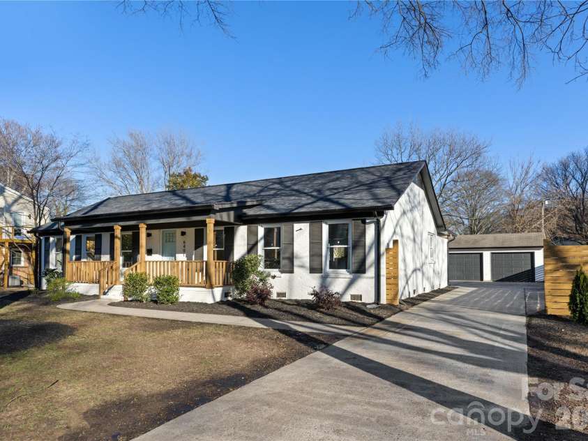 6401 Park South Drive, Charlotte, NC 28210.  MLS# CAR4382626, YatesRealty ID 22074. 