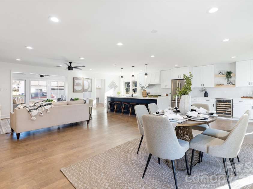 6401 Park South Drive, Charlotte, NC 28210.  MLS# CAR4382626, YatesRealty ID 22074. 
