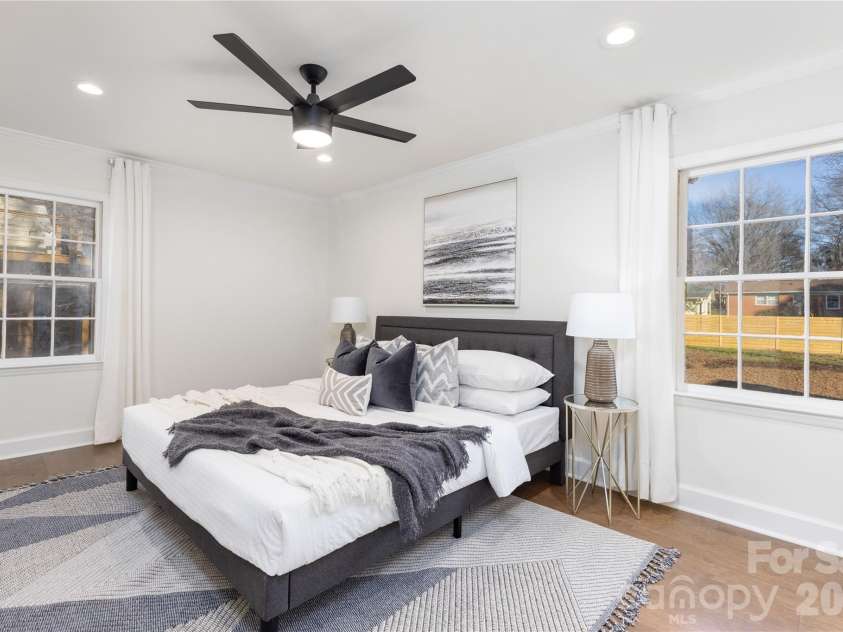 6401 Park South Drive, Charlotte, NC 28210.  MLS# CAR4382626, YatesRealty ID 22074. 