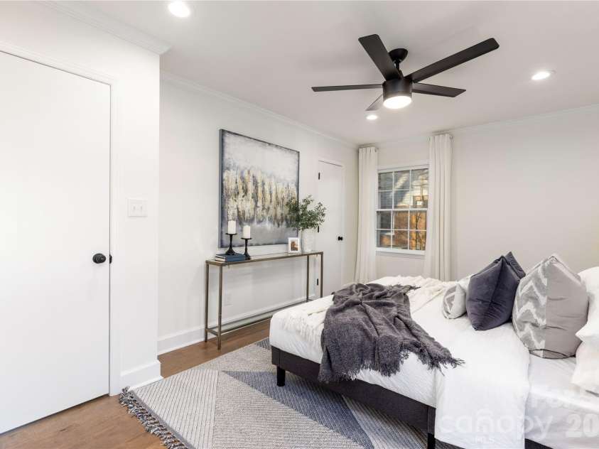 6401 Park South Drive, Charlotte, NC 28210.  MLS# CAR4382626, YatesRealty ID 22074. 
