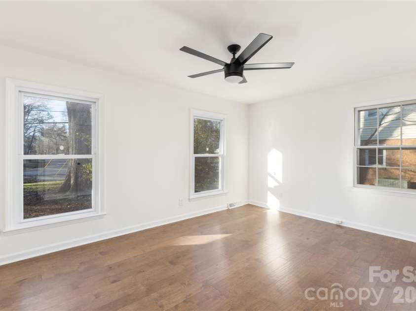 6401 Park South Drive, Charlotte, NC 28210.  MLS# CAR4382626, YatesRealty ID 22074. 