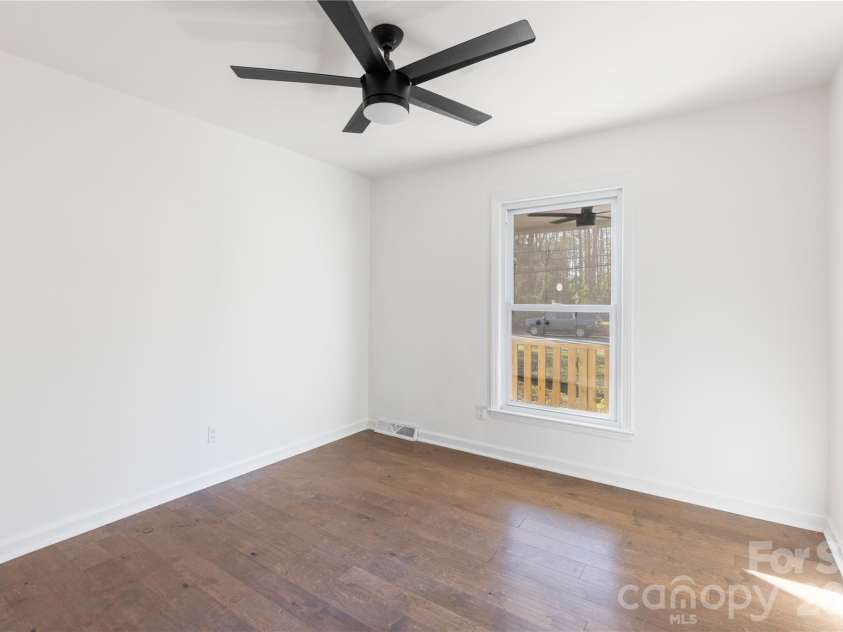 6401 Park South Drive, Charlotte, NC 28210.  MLS# CAR4382626, YatesRealty ID 22074. 