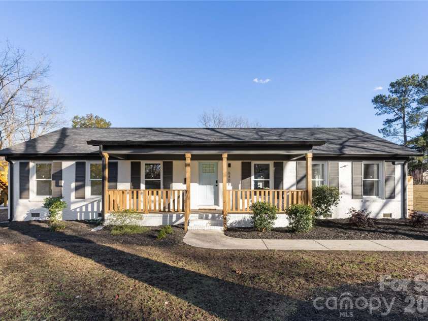 6401 Park South Drive, Charlotte, NC 28210.  MLS# CAR4382626, YatesRealty ID 22074. 