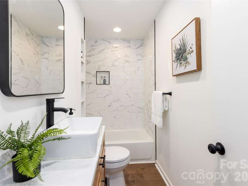 6401 Park South Drive, Charlotte, NC 28210.  MLS# CAR4382626, YatesRealty ID 22074. 