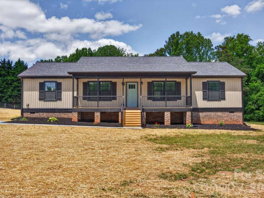 2979 Durant Drive, Winston Salem, NC 27107.  MLS# CAR4381963, YatesRealty ID 22075. 