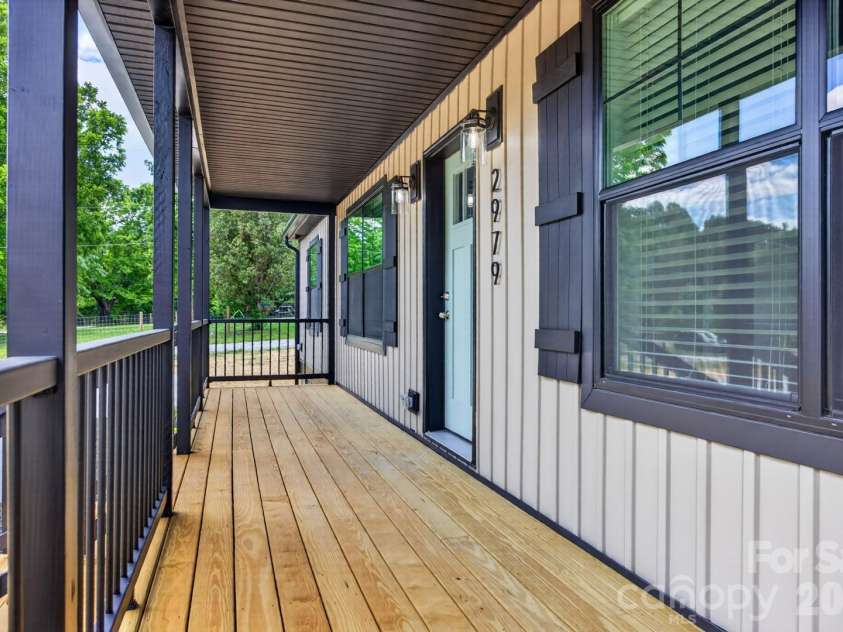 2979 Durant Drive, Winston Salem, NC 27107.  MLS# CAR4381963, YatesRealty ID 22075. 