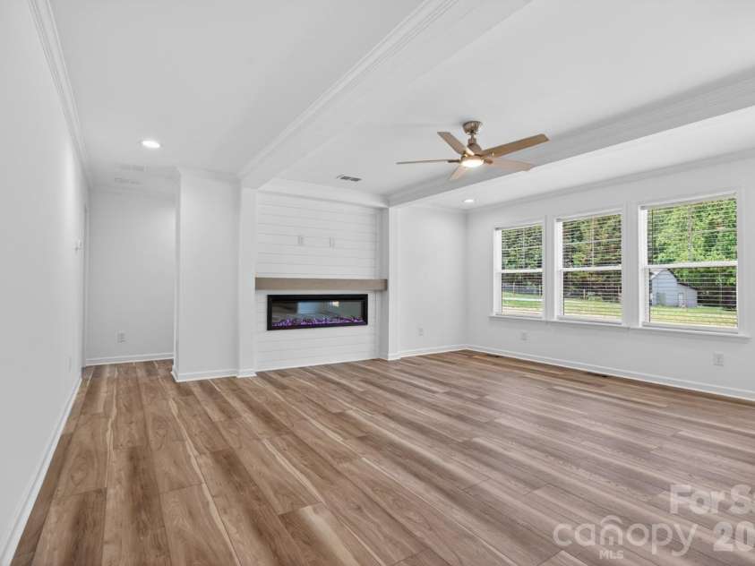 2979 Durant Drive, Winston Salem, NC 27107.  MLS# CAR4381963, YatesRealty ID 22075. 