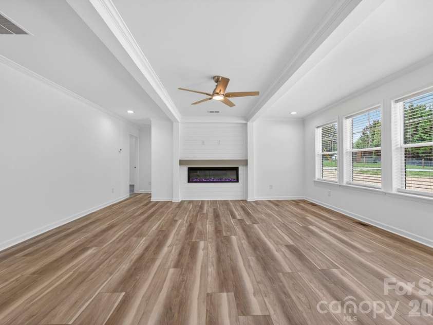 2979 Durant Drive, Winston Salem, NC 27107.  MLS# CAR4381963, YatesRealty ID 22075. 