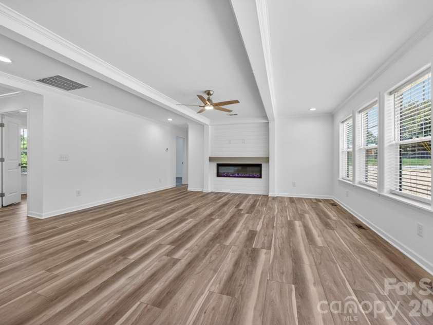 2979 Durant Drive, Winston Salem, NC 27107.  MLS# CAR4381963, YatesRealty ID 22075. 