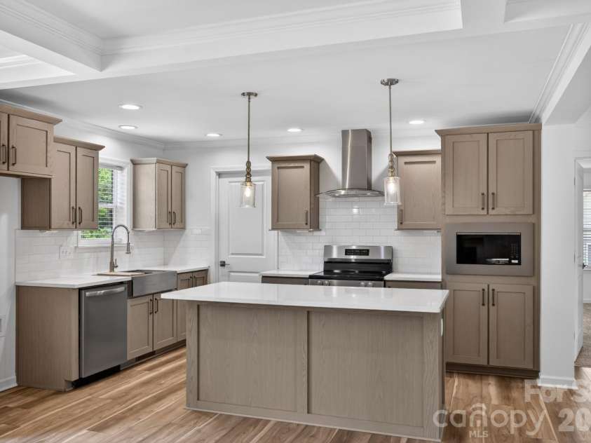 2979 Durant Drive, Winston Salem, NC 27107.  MLS# CAR4381963, YatesRealty ID 22075. 