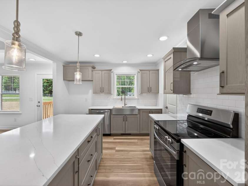 2979 Durant Drive, Winston Salem, NC 27107.  MLS# CAR4381963, YatesRealty ID 22075. 