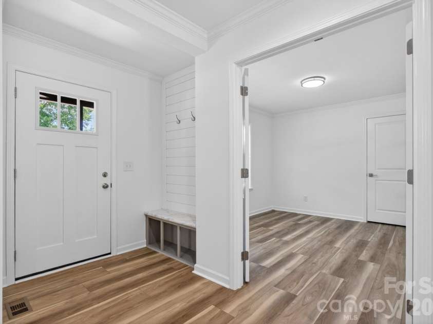 2979 Durant Drive, Winston Salem, NC 27107.  MLS# CAR4381963, YatesRealty ID 22075. 