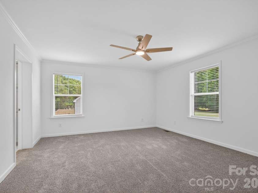2979 Durant Drive, Winston Salem, NC 27107.  MLS# CAR4381963, YatesRealty ID 22075. 