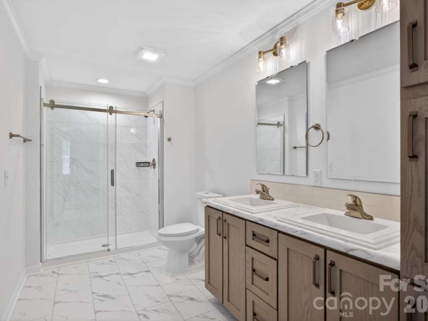 2979 Durant Drive, Winston Salem, NC 27107.  MLS# CAR4381963, YatesRealty ID 22075. 