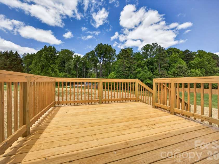 2979 Durant Drive, Winston Salem, NC 27107.  MLS# CAR4381963, YatesRealty ID 22075. 