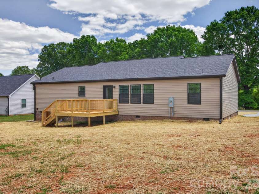 2979 Durant Drive, Winston Salem, NC 27107.  MLS# CAR4381963, YatesRealty ID 22075. 