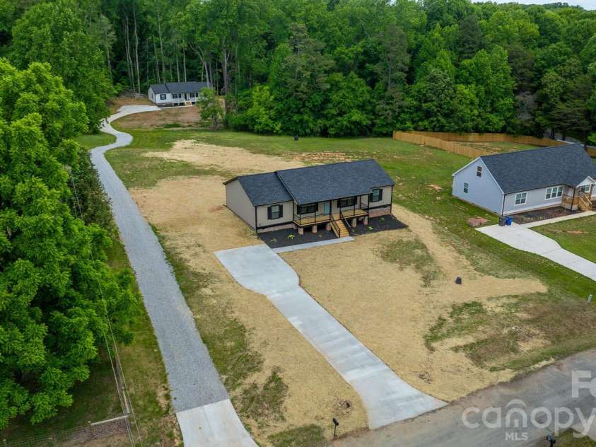 2979 Durant Drive, Winston Salem, NC 27107.  MLS# CAR4381963, YatesRealty ID 22075. 