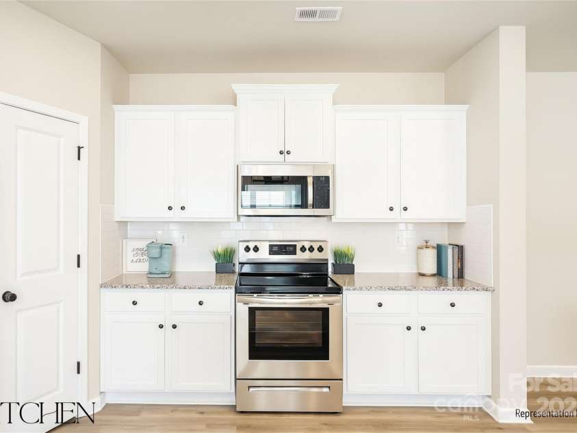 217 Lake George Drive, Shelby, NC 28152.  MLS# CAR4272843, YatesRealty ID 22078. 