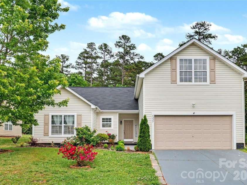 6225 Sid Crane Drive, Charlotte, NC 28216.  MLS# CAR4374536, YatesRealty ID 22078. 