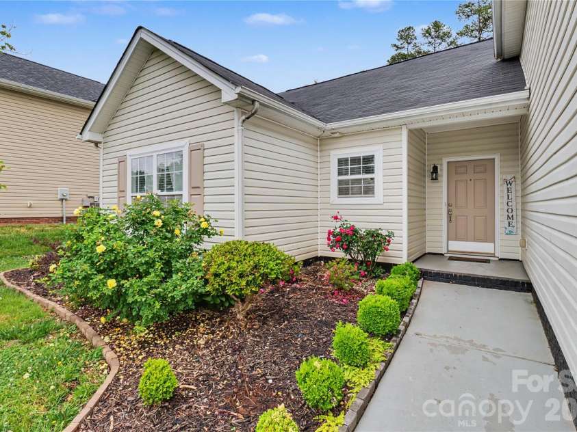 6225 Sid Crane Drive, Charlotte, NC 28216.  MLS# CAR4374536, YatesRealty ID 22078. 