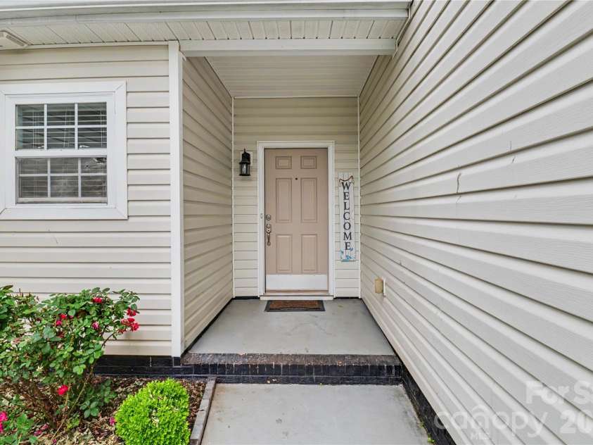6225 Sid Crane Drive, Charlotte, NC 28216.  MLS# CAR4374536, YatesRealty ID 22078. 