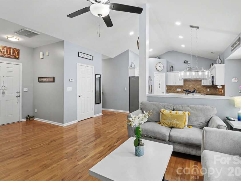 6225 Sid Crane Drive, Charlotte, NC 28216.  MLS# CAR4374536, YatesRealty ID 22078. 