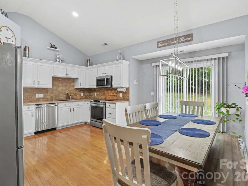 6225 Sid Crane Drive, Charlotte, NC 28216.  MLS# CAR4374536, YatesRealty ID 22078. 