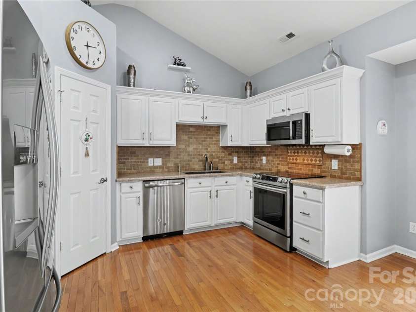 6225 Sid Crane Drive, Charlotte, NC 28216.  MLS# CAR4374536, YatesRealty ID 22078. 