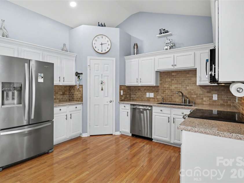 6225 Sid Crane Drive, Charlotte, NC 28216.  MLS# CAR4374536, YatesRealty ID 22078. 