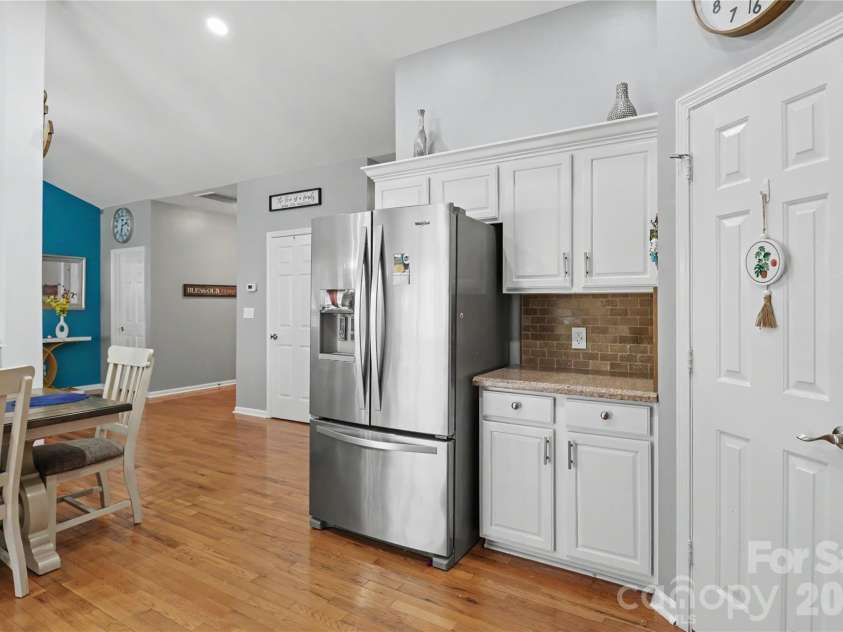 6225 Sid Crane Drive, Charlotte, NC 28216.  MLS# CAR4374536, YatesRealty ID 22078. 