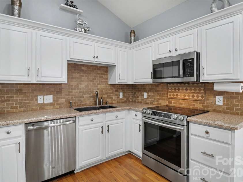6225 Sid Crane Drive, Charlotte, NC 28216.  MLS# CAR4374536, YatesRealty ID 22078. 