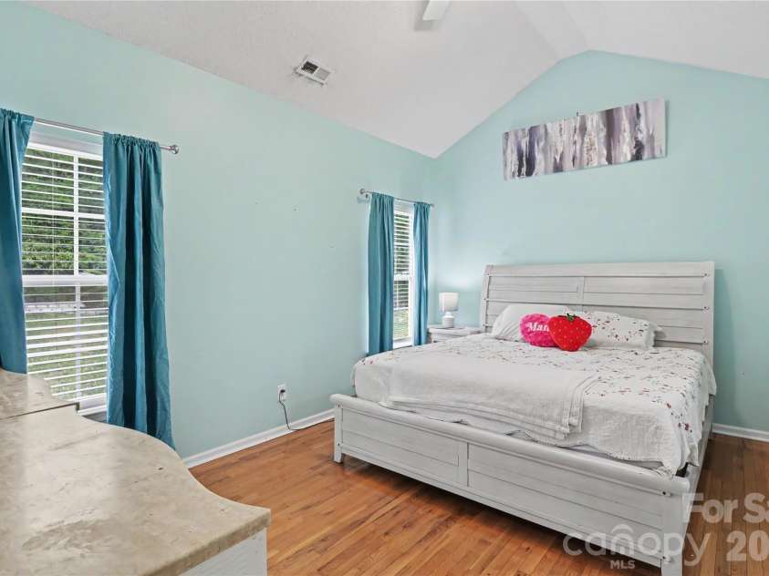 6225 Sid Crane Drive, Charlotte, NC 28216.  MLS# CAR4374536, YatesRealty ID 22078. 
