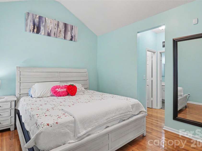 6225 Sid Crane Drive, Charlotte, NC 28216.  MLS# CAR4374536, YatesRealty ID 22078. 