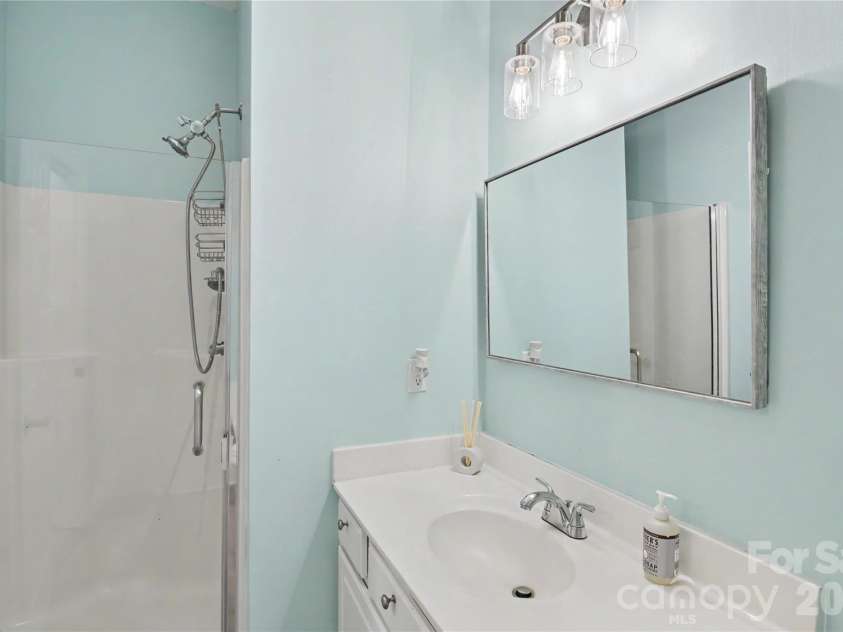 6225 Sid Crane Drive, Charlotte, NC 28216.  MLS# CAR4374536, YatesRealty ID 22078. 