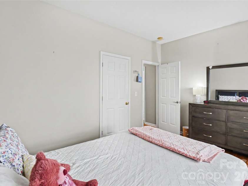 6225 Sid Crane Drive, Charlotte, NC 28216.  MLS# CAR4374536, YatesRealty ID 22078. 